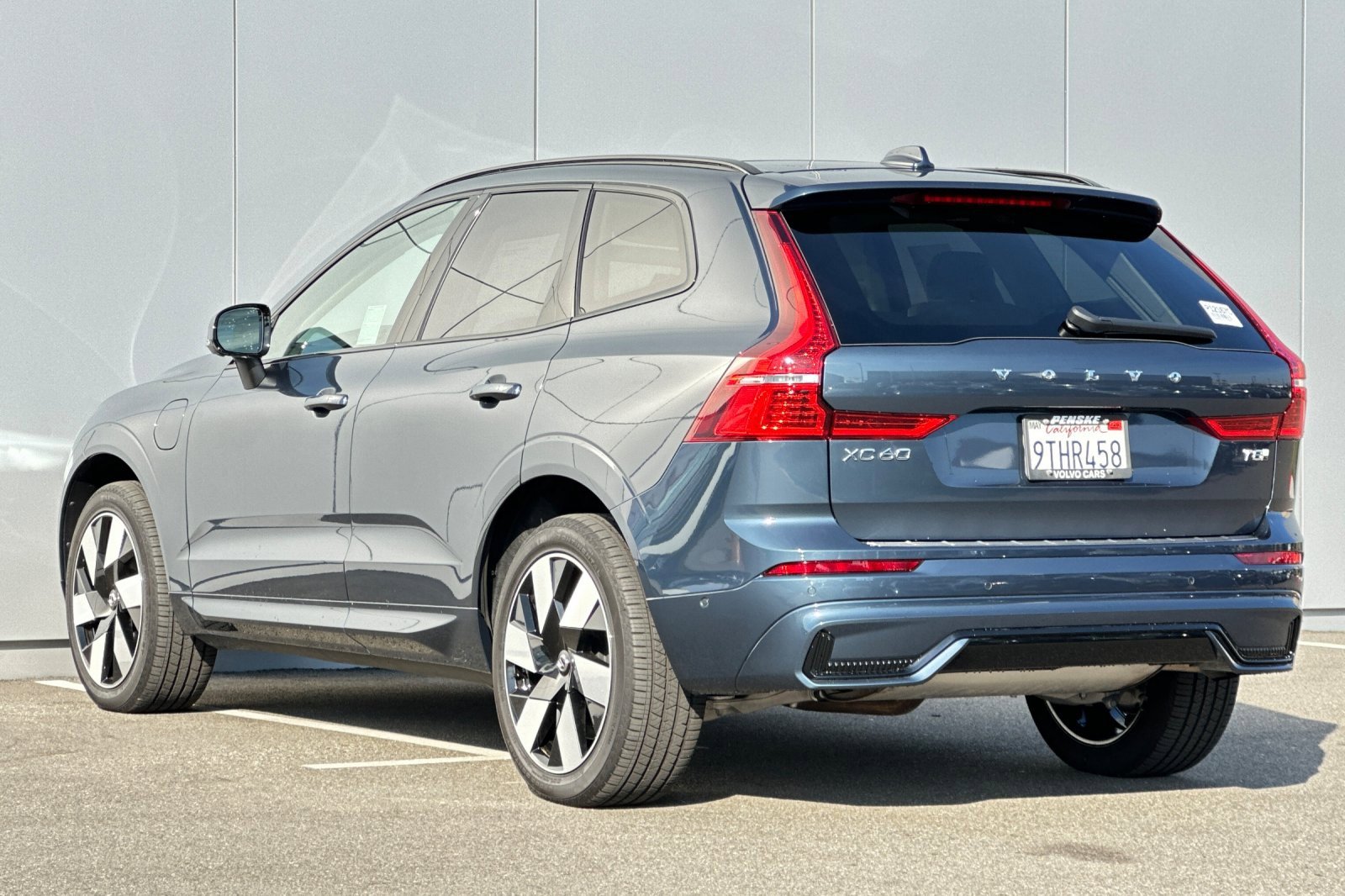 Certified 2025 Volvo XC60 T8 Plus w/ Protection Package Premier image 3