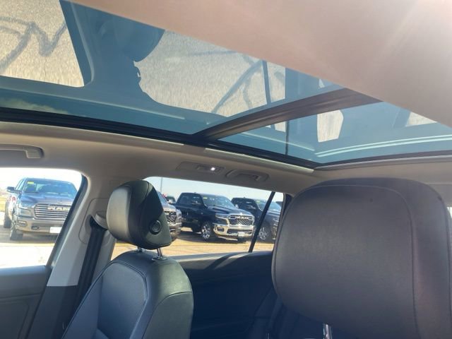 Used 2018 Volkswagen Tiguan SE w/ Panoramic Sunroof Package image 8