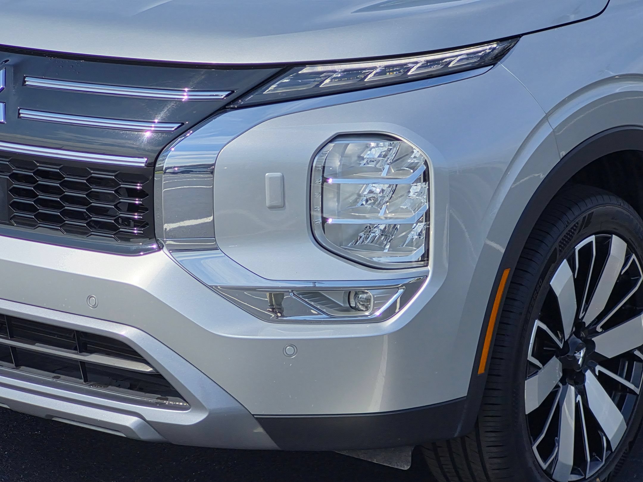 Used 2025 Mitsubishi Outlander AWD image 9