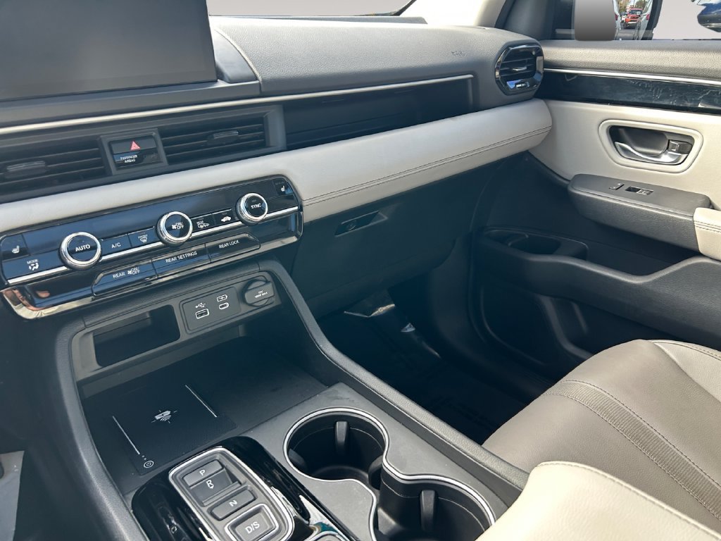 Certified 2025 Honda Pilot Touring image 15