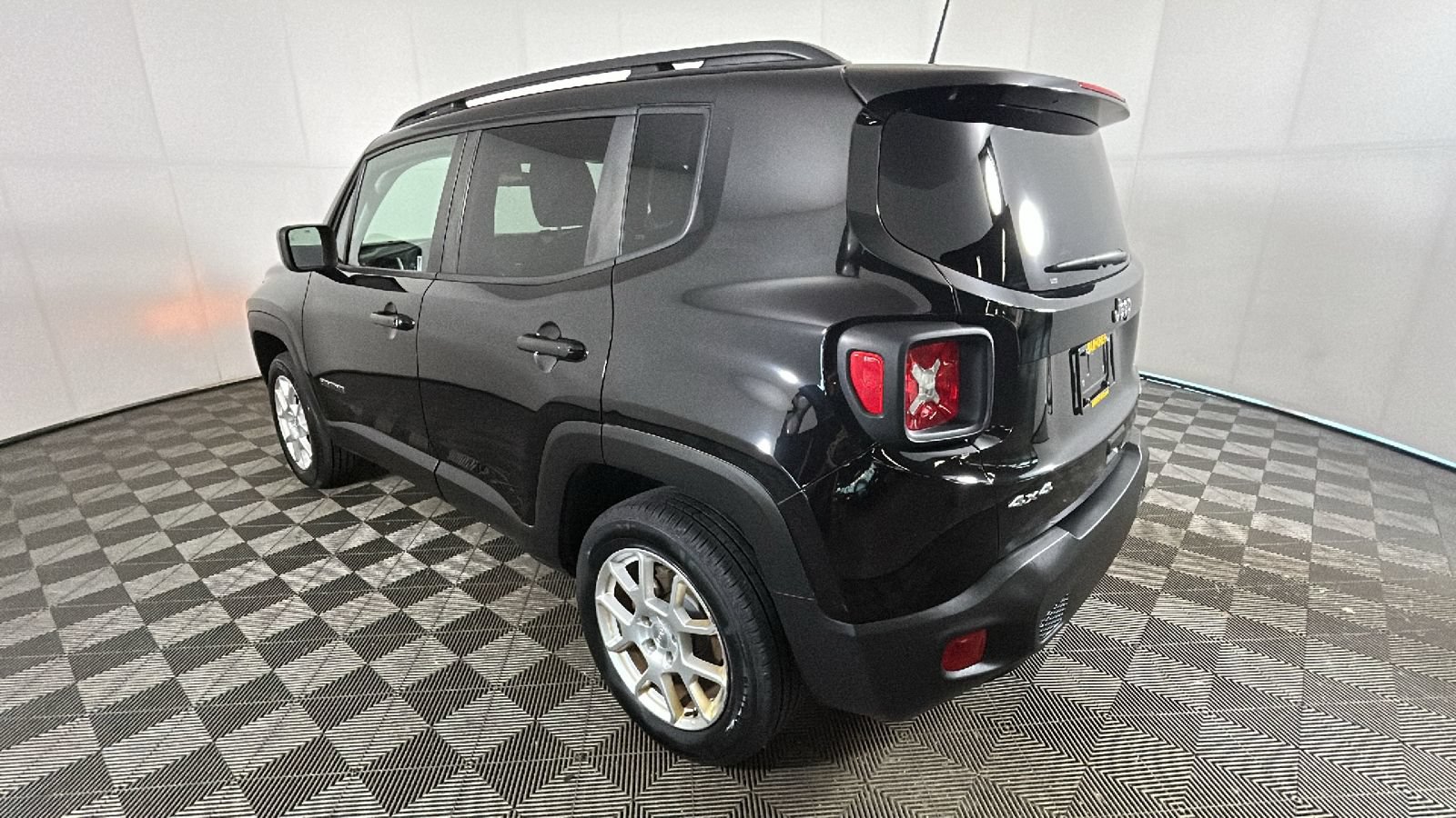 Used 2020 Jeep Renegade Latitude w/ Cold Weather Group AWD/4WD image 7