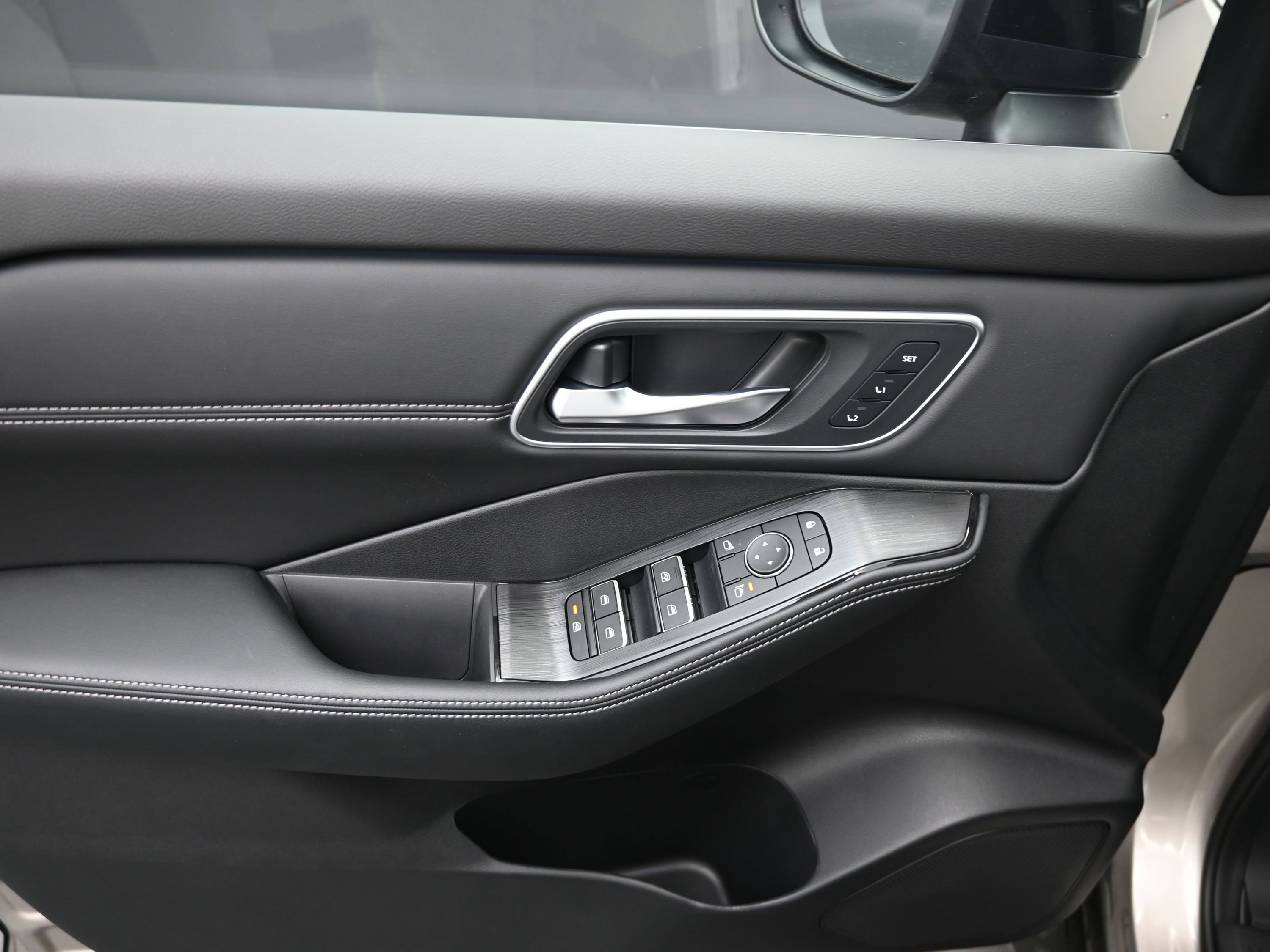 New 2026 Nissan Rogue Platinum image 11