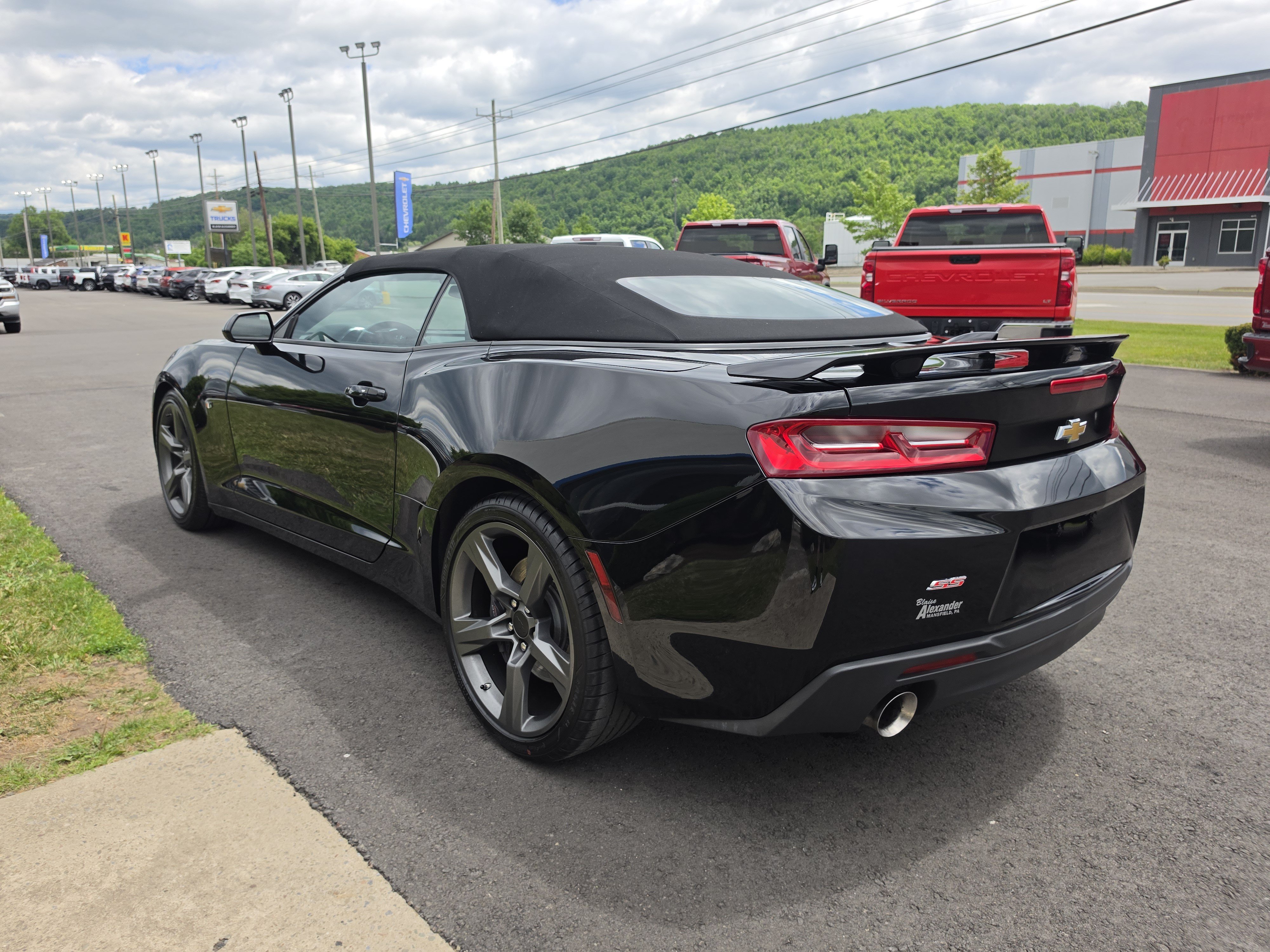 Used 2018 Chevrolet Camaro SS RWD image 8