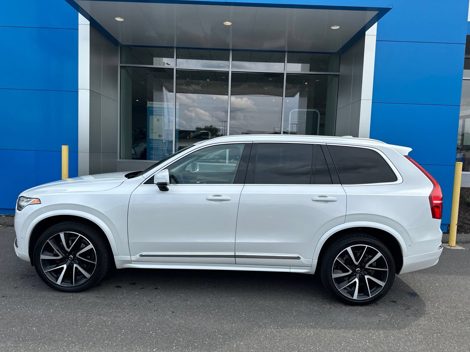 Used 2023 Volvo XC90 B5 Plus w/ Protection Package Premier AWD/4WD image 9