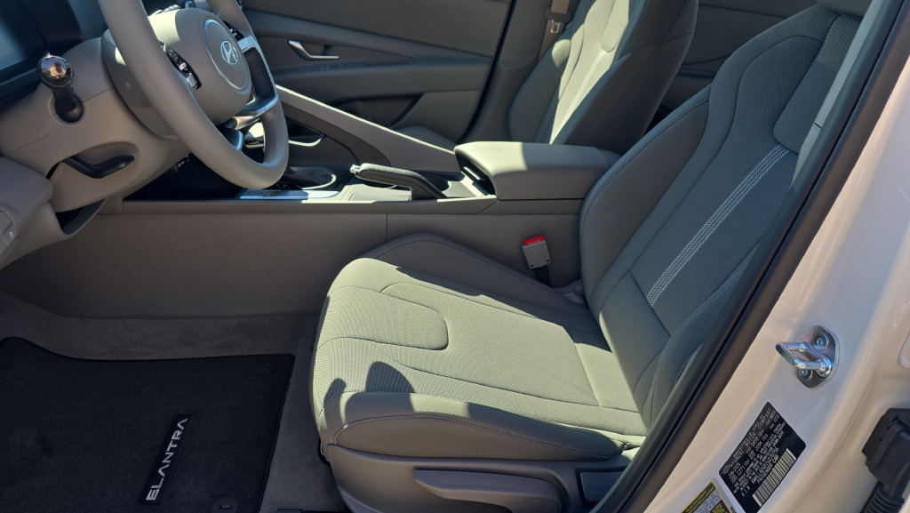 New 2026 Hyundai Elantra SE FWD image 14