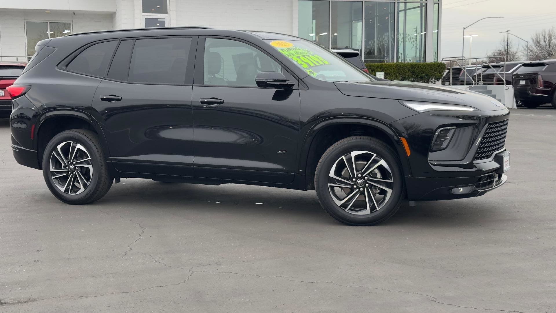 Used 2025 Buick Enclave Sport Touring image 3