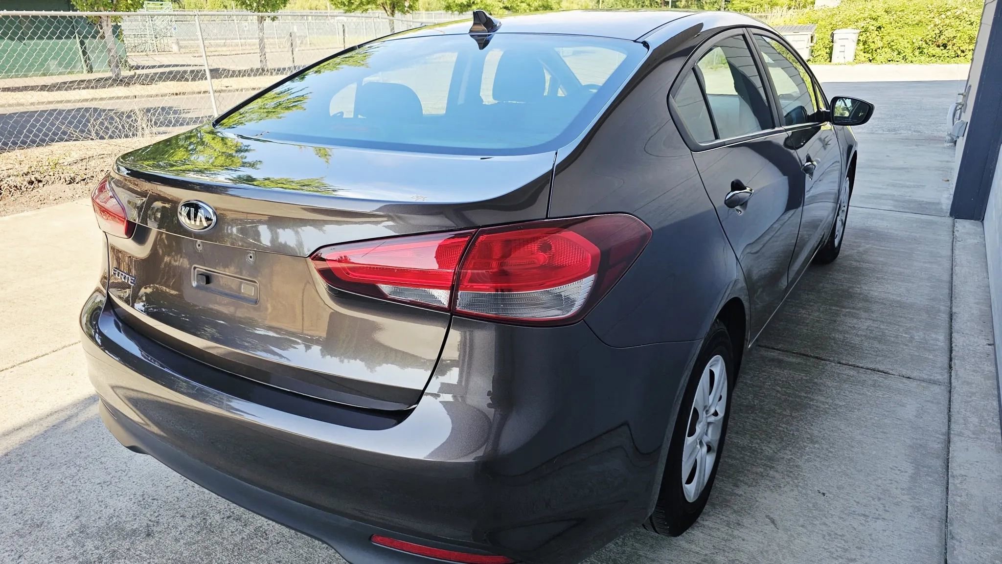 Used 2017 Kia Forte LX image 5