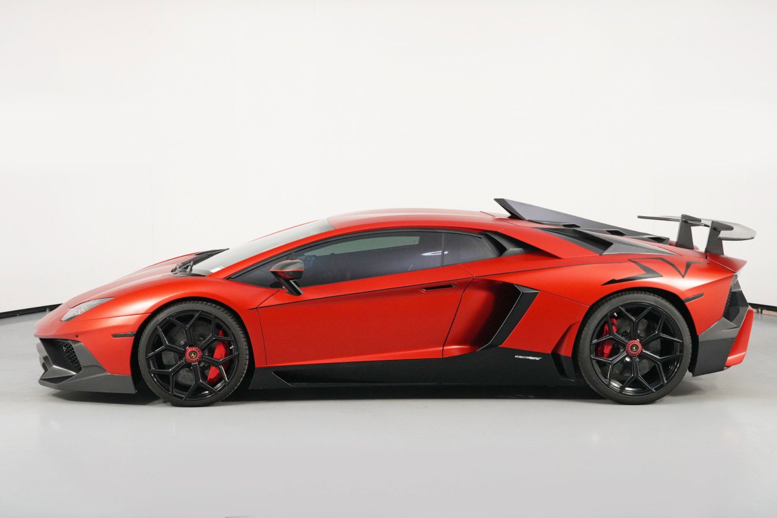 Used 2017 Lamborghini Aventador S image 48