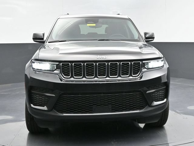 Used 2024 Jeep Grand Cherokee Laredo X AWD/4WD image 3