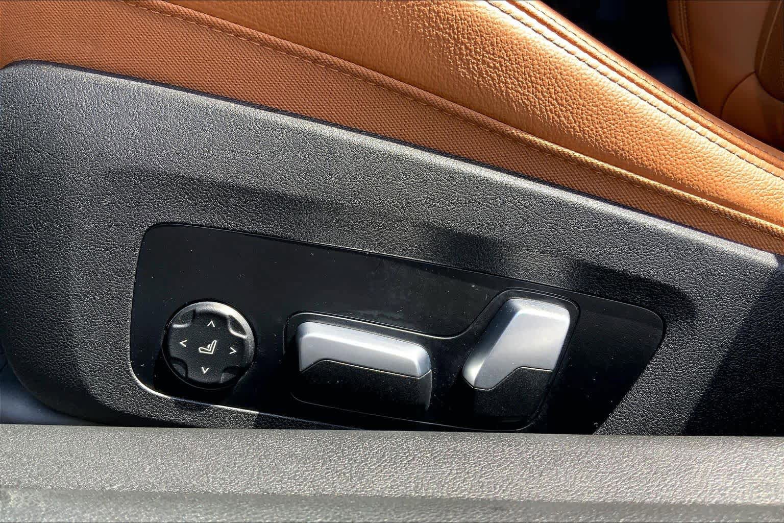 Used 2023 BMW 230i Coupe w/ Convenience Package RWD image 35