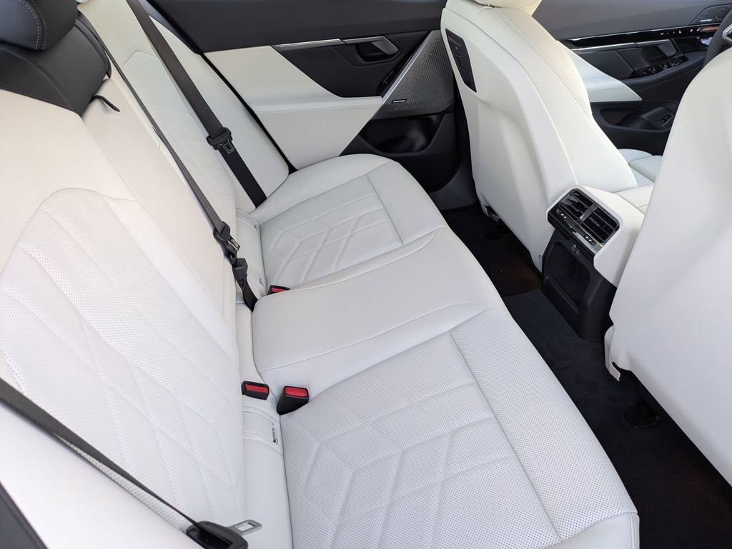 New 2026 BMW 530i xDrive w/ M Sport Package image 34