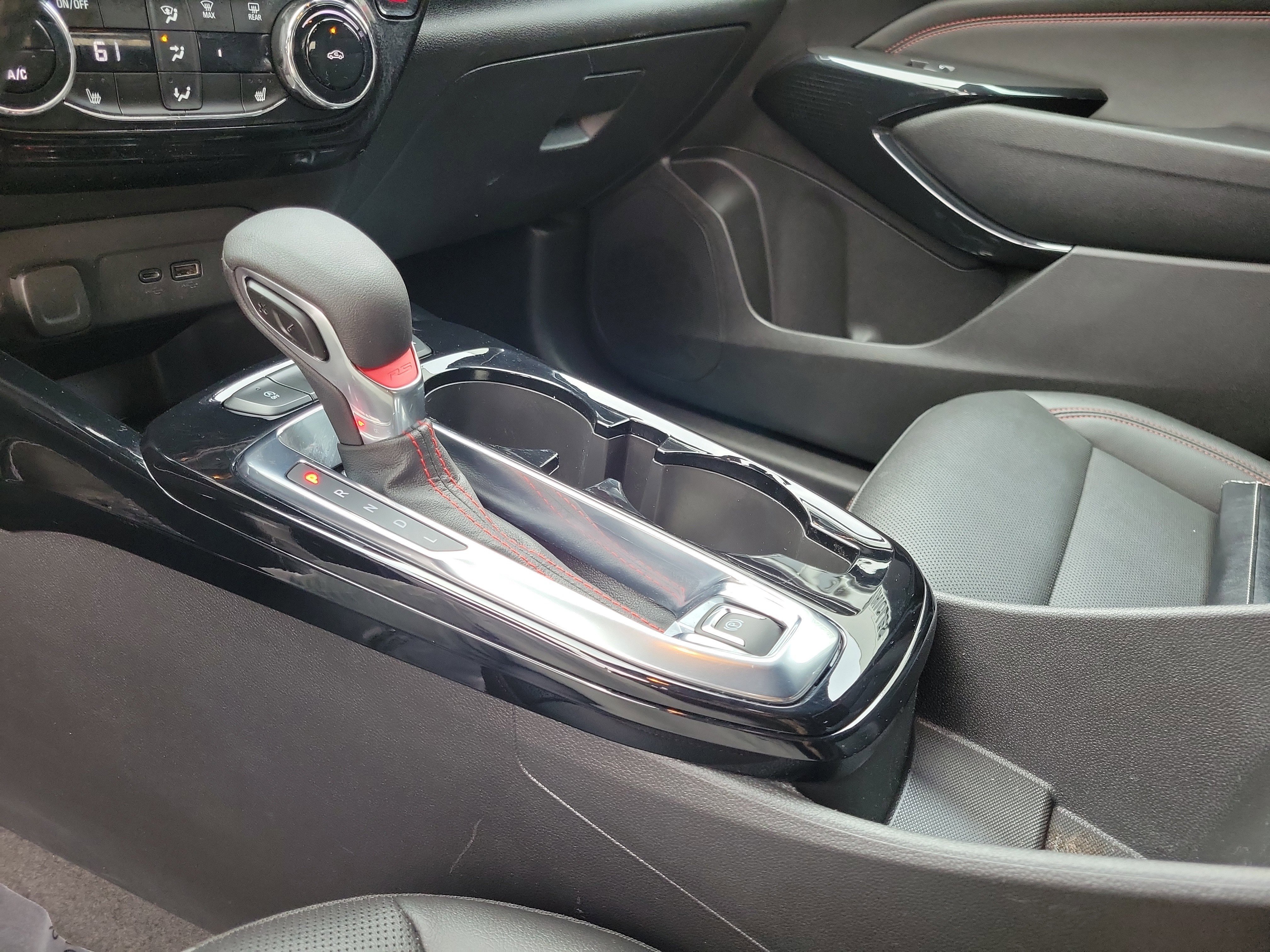 Used 2025 Chevrolet Trax RS FWD image 29