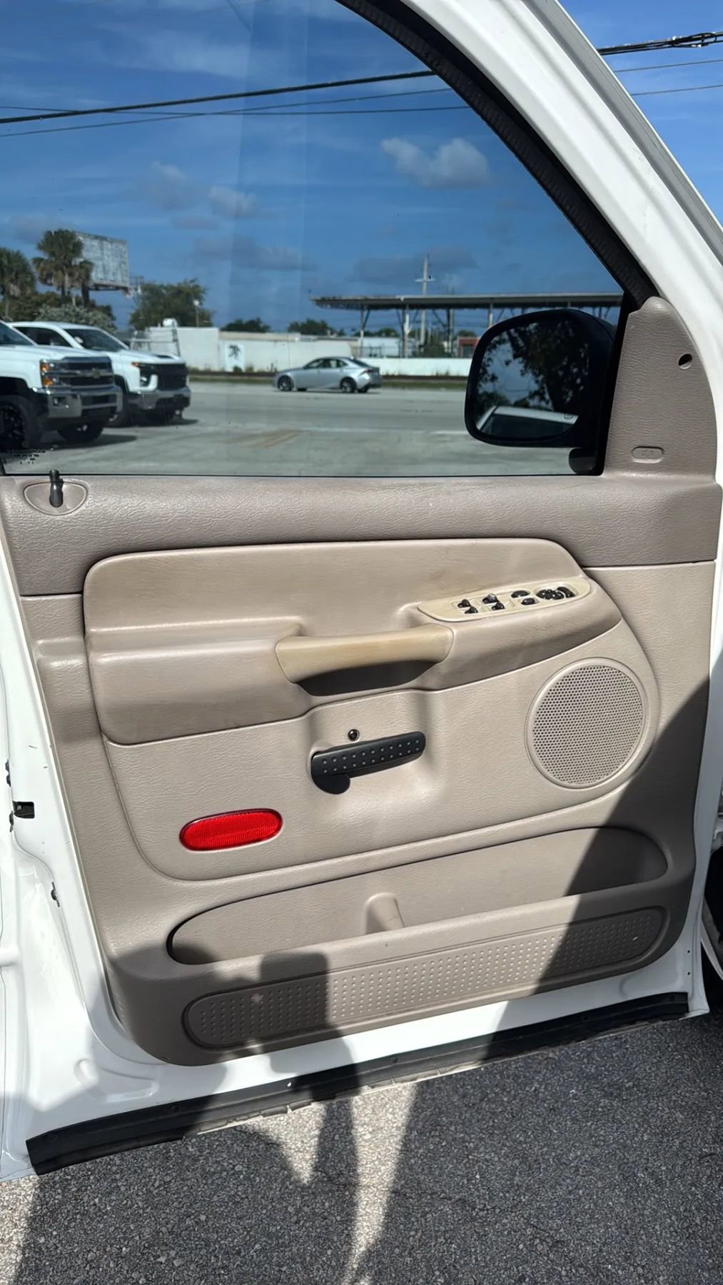 Used 2004 Dodge Ram 1500 Truck SLT image 11