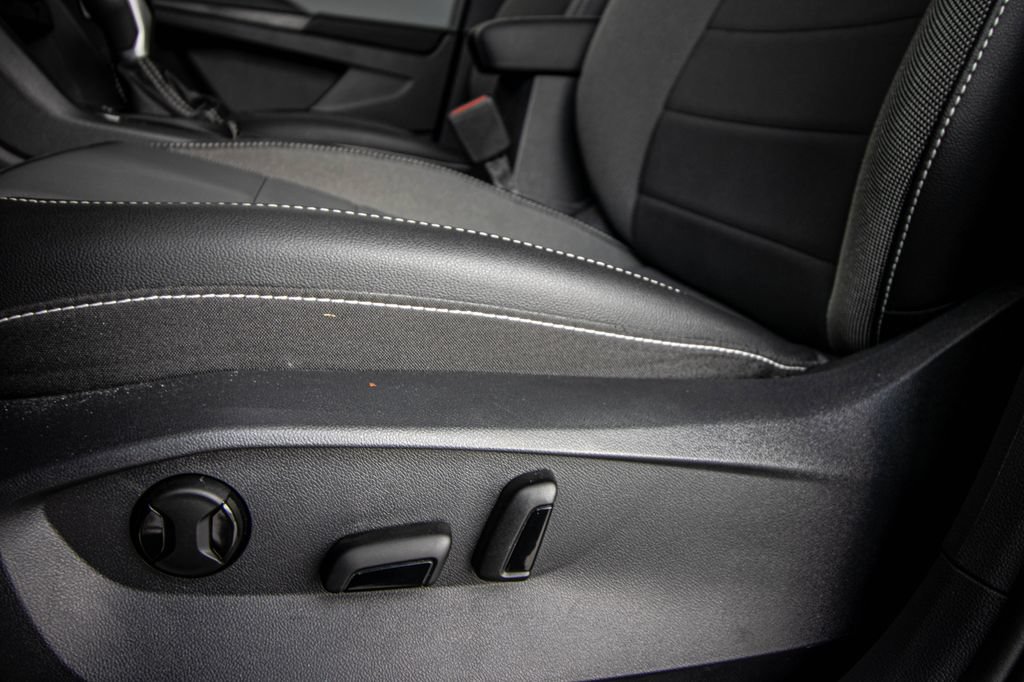 Certified 2023 Volkswagen Taos SE w/ Panoramic Sunroof Package FWD image 22