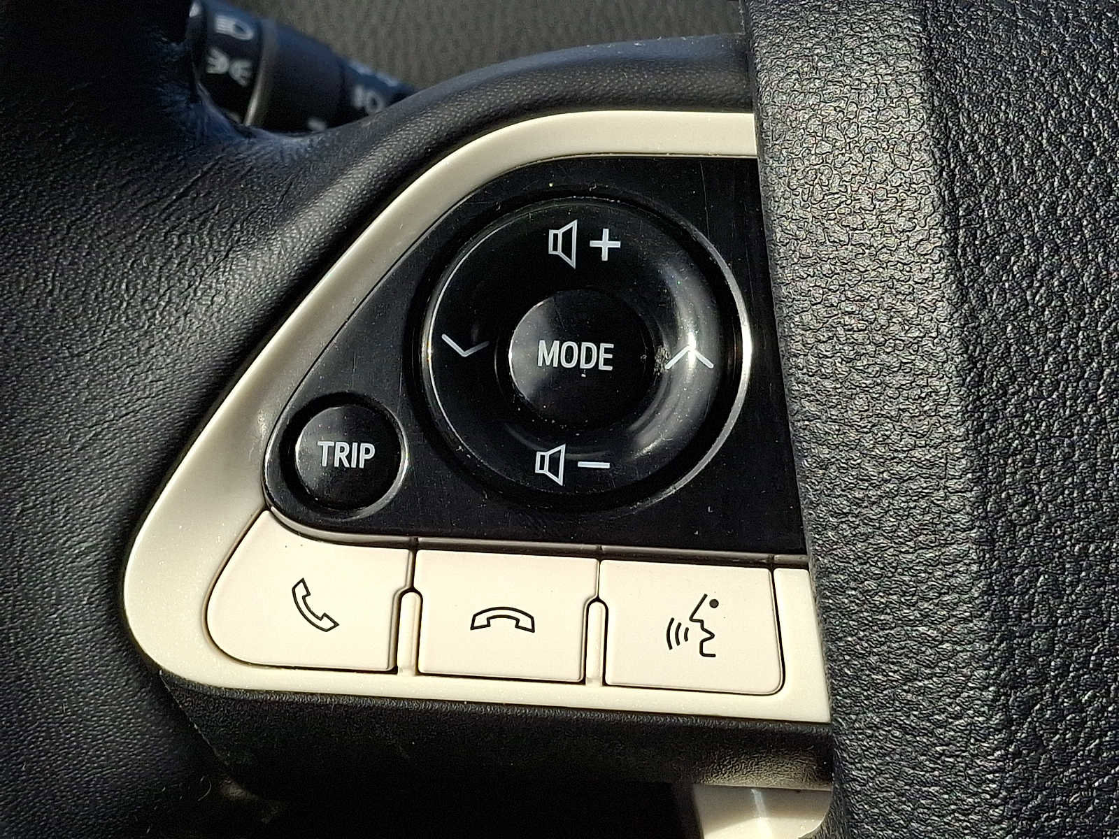 Used 2018 Toyota Prius Four Touring image 17