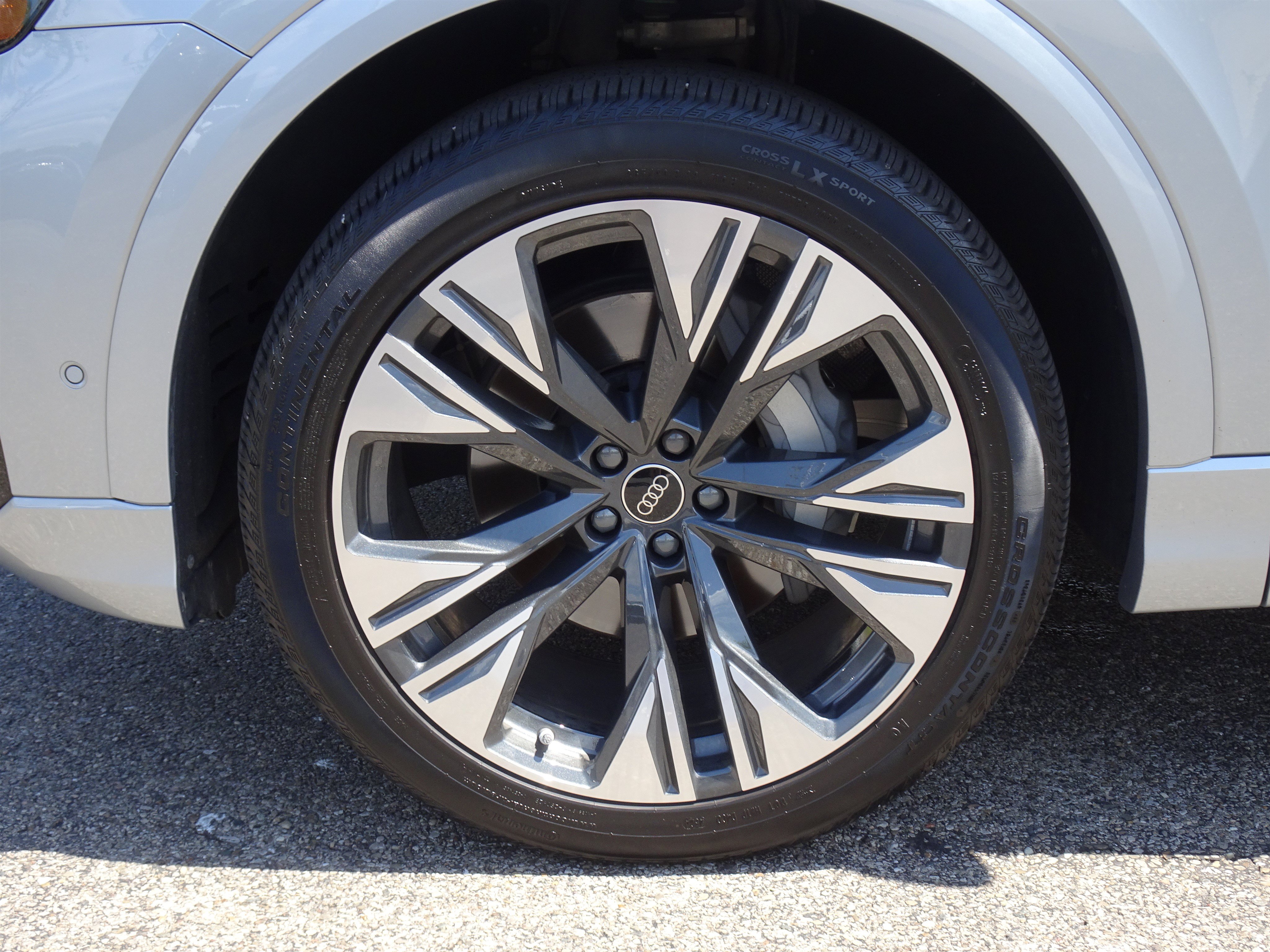 Certified 2025 Audi Q8 Premium AWD/4WD image 7