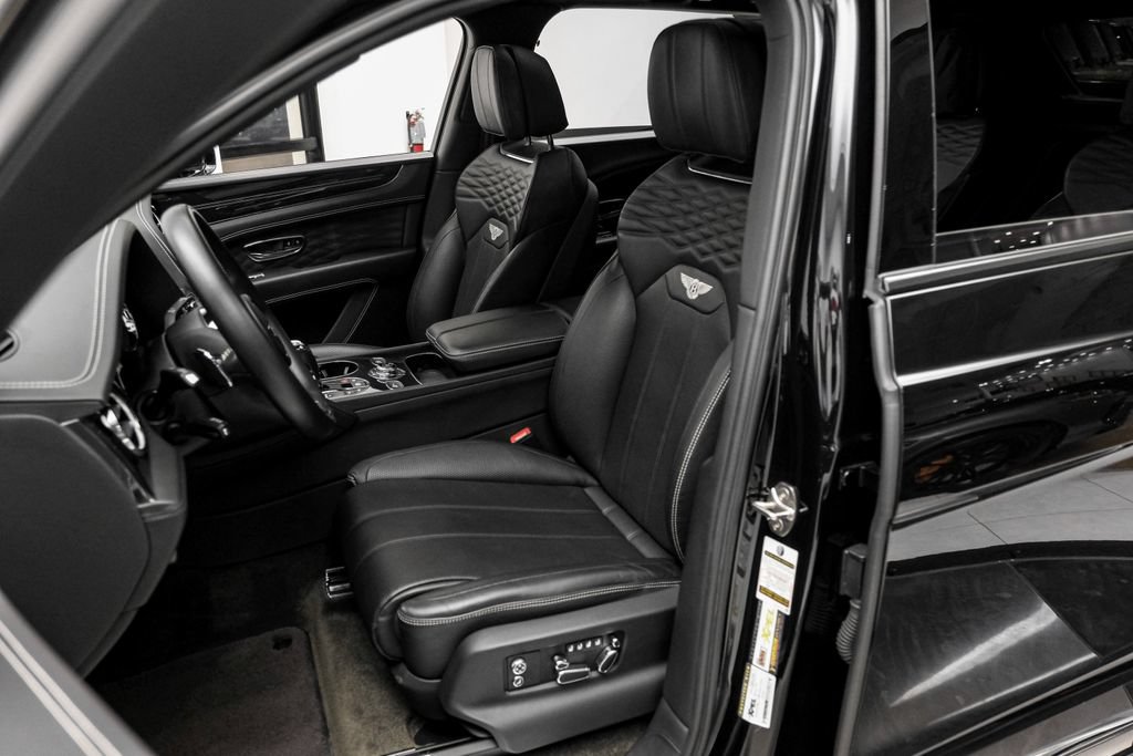Used 2023 Bentley Bentayga Extended Wheelbase AWD/4WD image 32