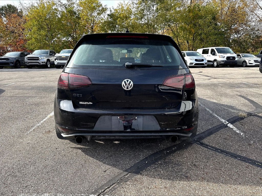 Used 2016 Volkswagen Golf 4-Door FWD image 5