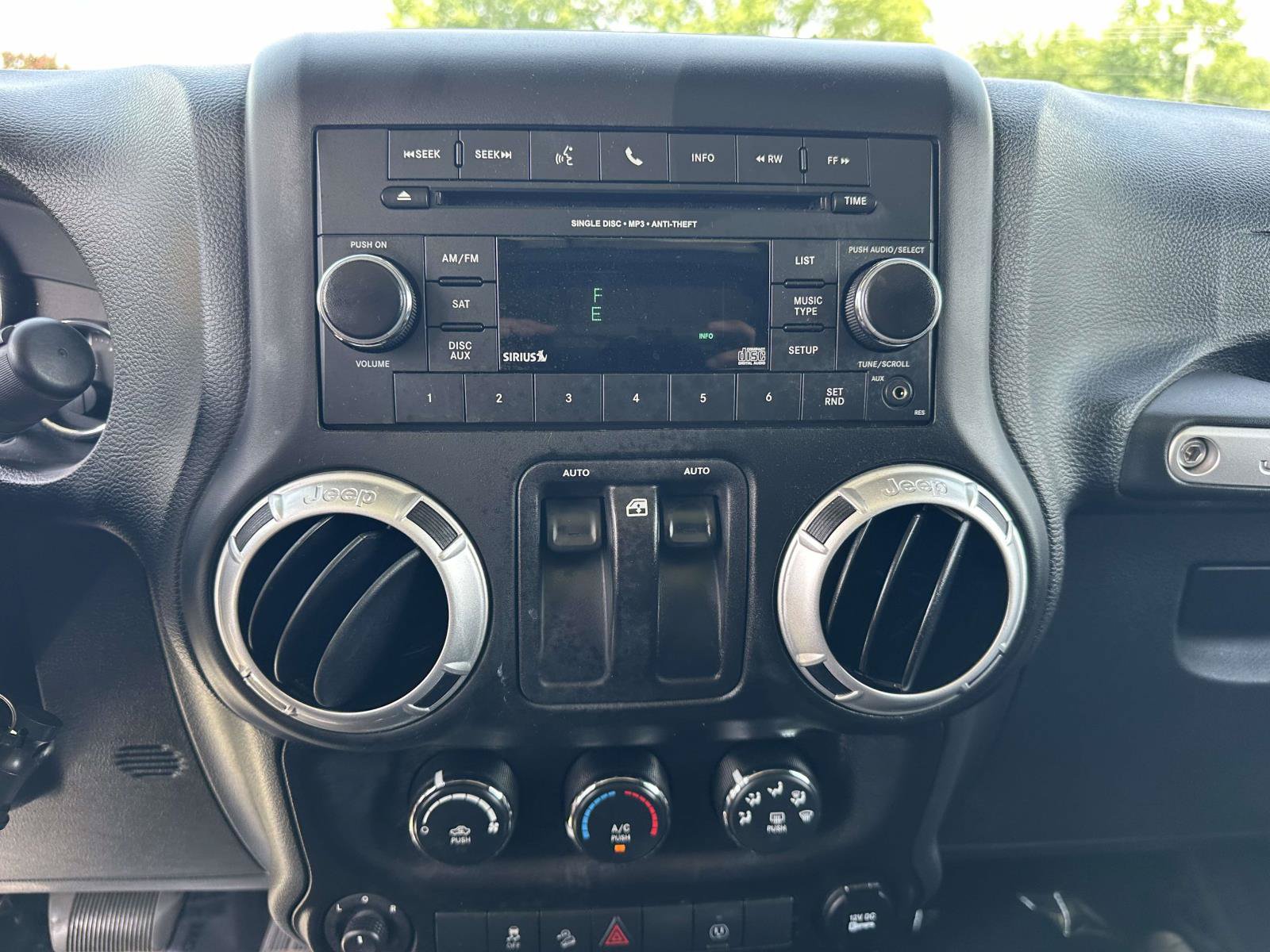 Used 2015 Jeep Wrangler Sahara w/ Connectivity Group AWD/4WD image 8