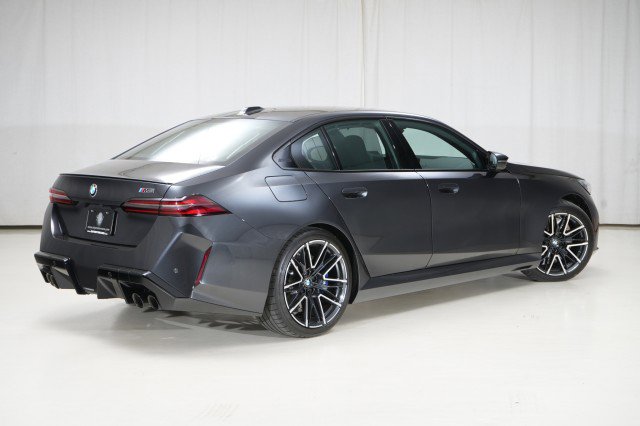 Used 2025 BMW M5 w/ Executive Package image 11