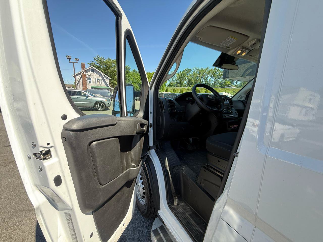 Used 2025 RAM ProMaster 2500 w/ U-Haul Equipment Group FWD image 10