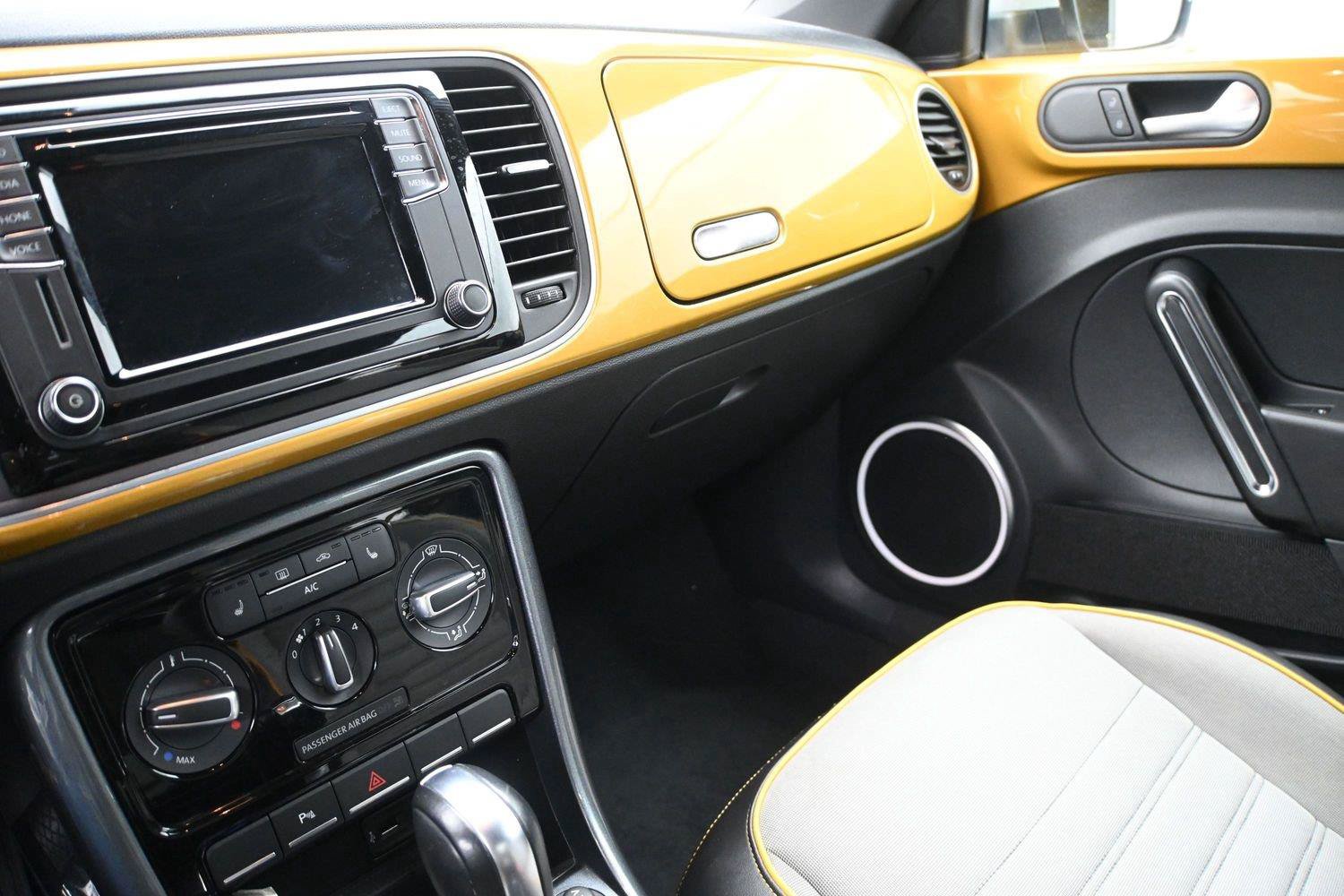 Used 2017 Volkswagen Beetle 1.8T Dune FWD image 4