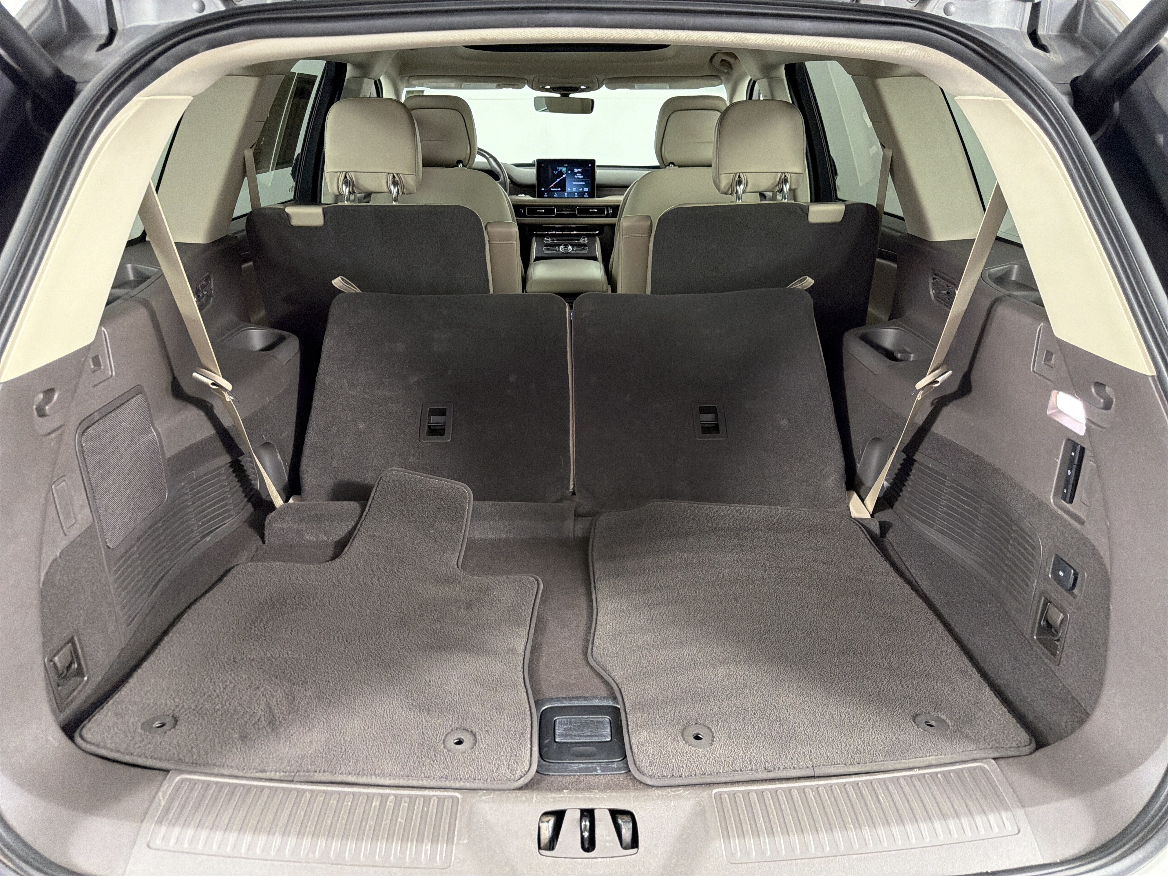 Used 2020 Lincoln Aviator Grand Touring w/ Elements Package Plus AWD/4WD image 32