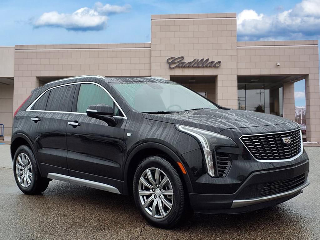 Used 2022 Cadillac XT4 Premium Luxury w/ Enhanced Visibility Package image 3