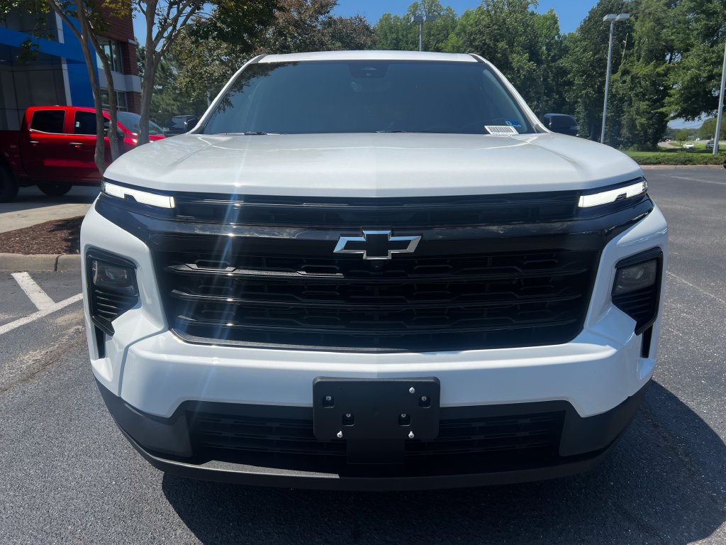New 2026 Chevrolet Traverse LT w/ Midnight/Sport Edition FWD image 2