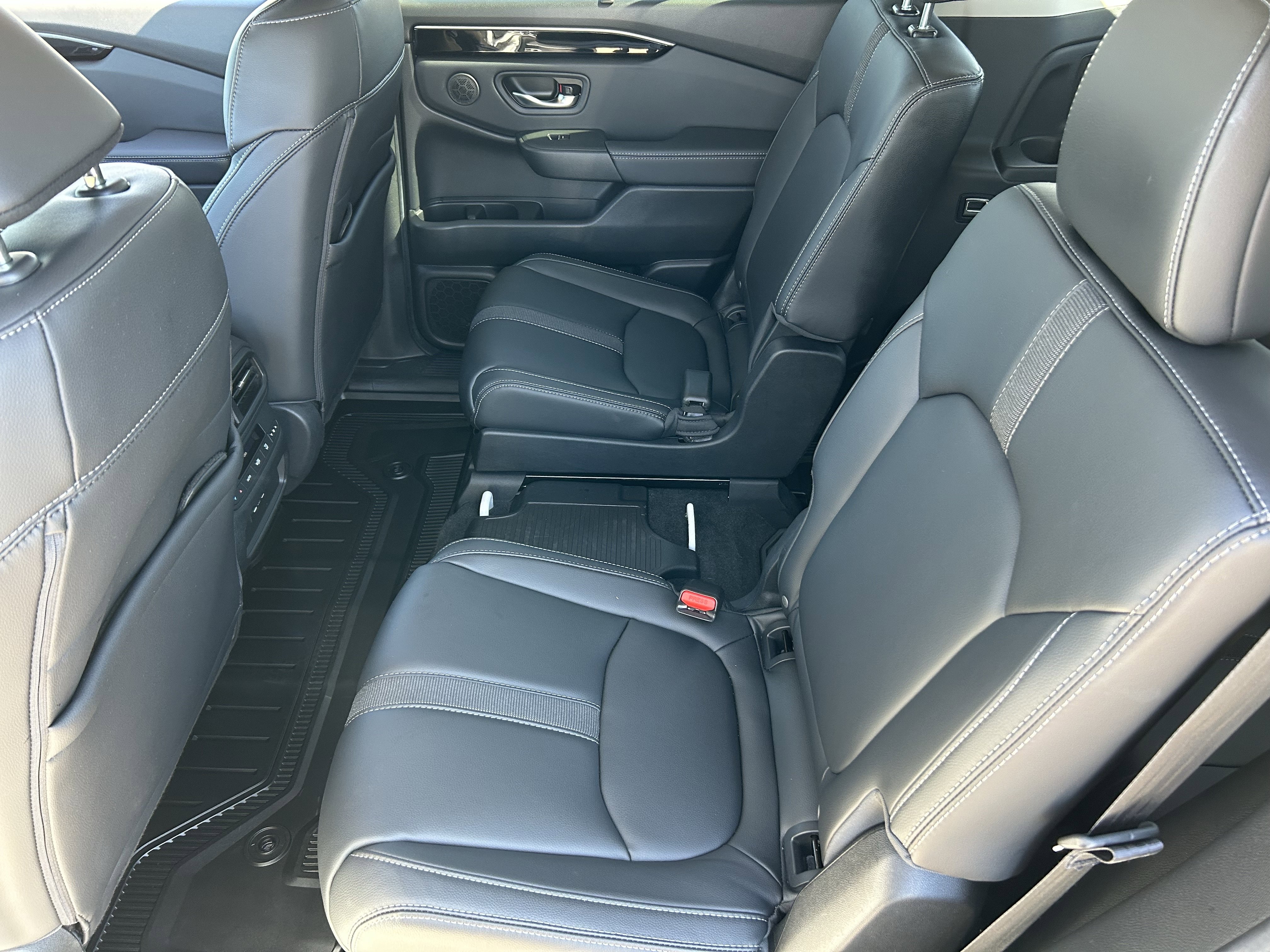 Used 2025 Honda Pilot EX-L image 18