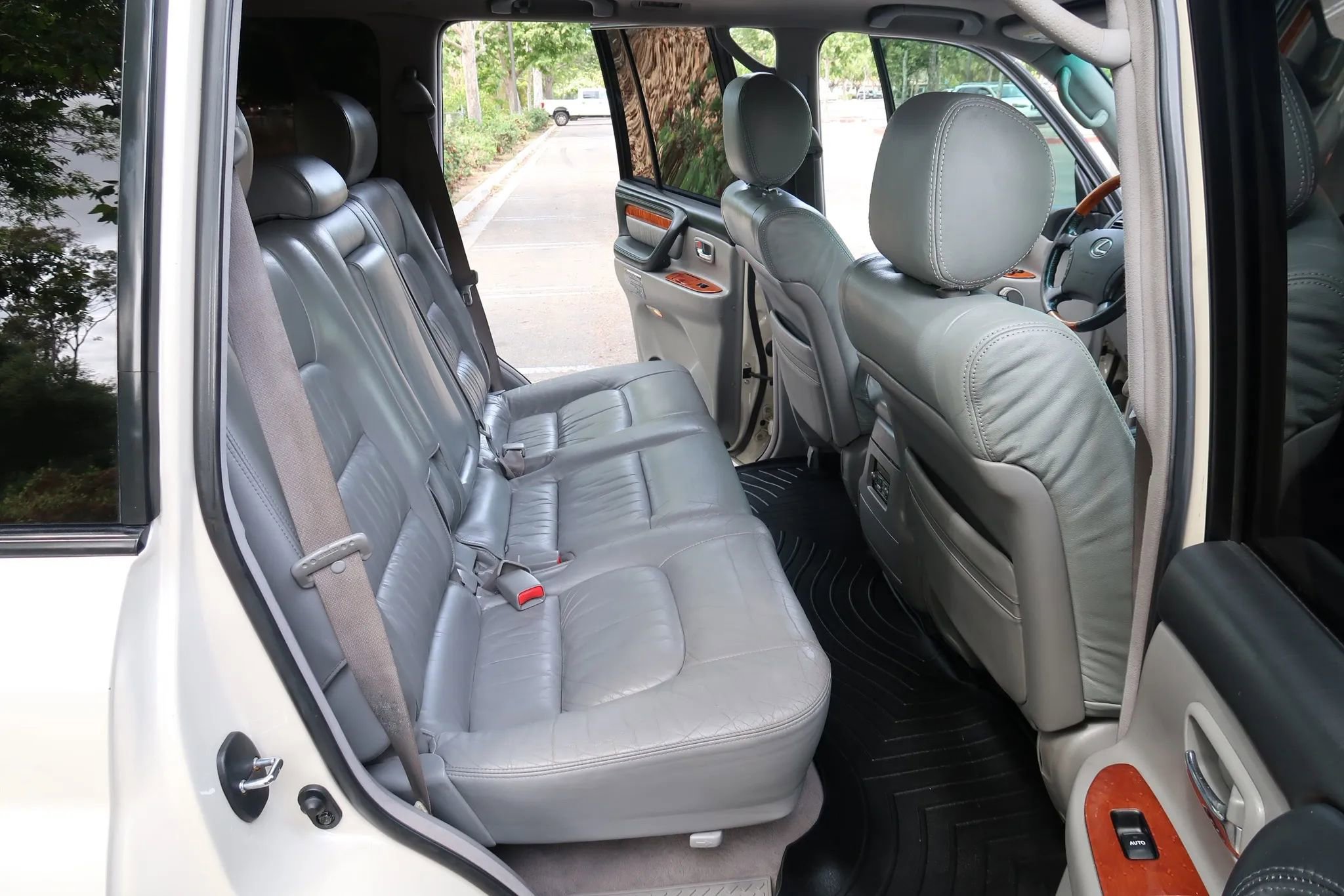Used 2006 Lexus LX 470 4WD image 24