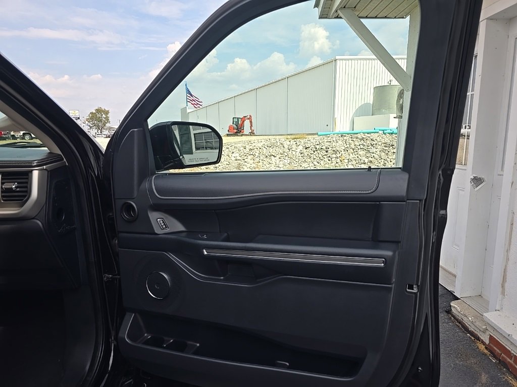 Used 2024 Ford Expedition Max XLT image 26