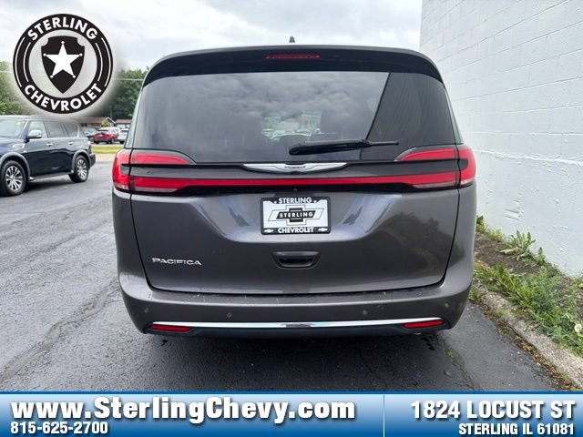 Used 2023 Chrysler Pacifica Touring-L FWD image 4
