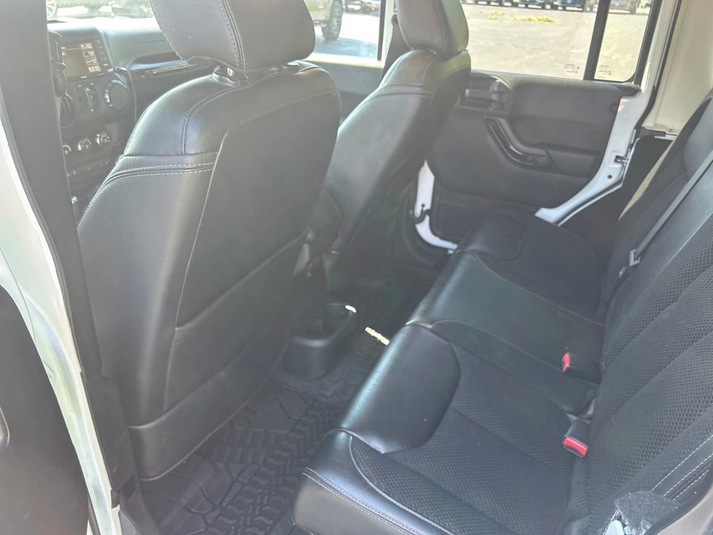 Used 2017 Jeep Wrangler Unlimited Sahara AWD/4WD image 27