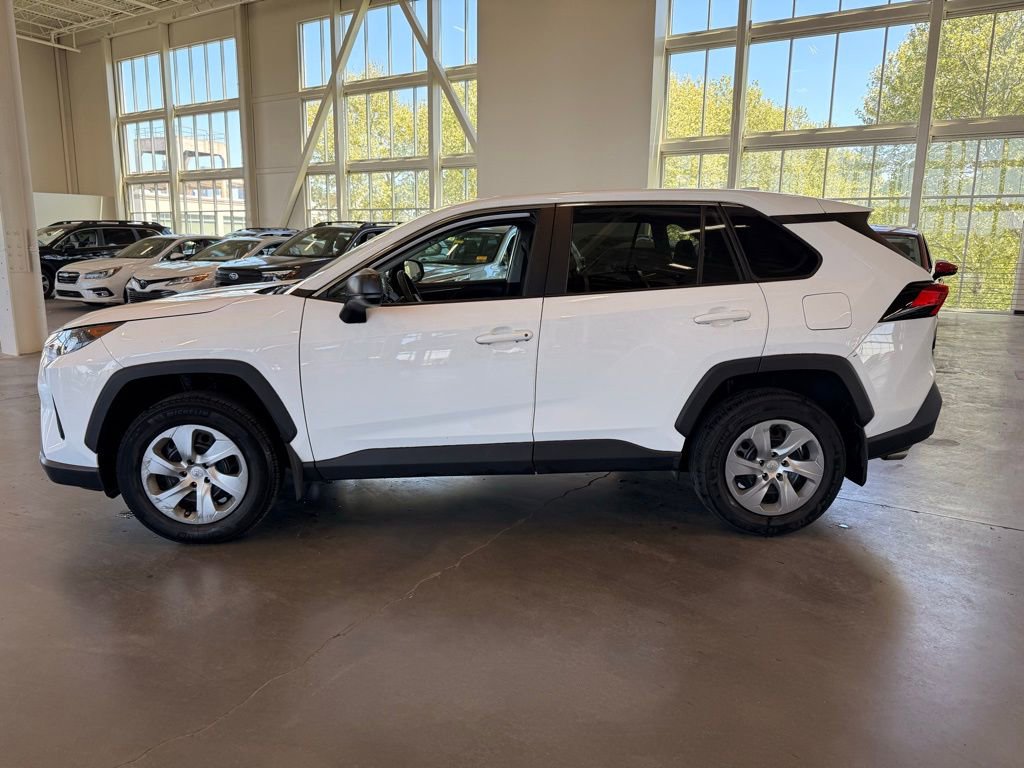 Used 2022 Toyota RAV4 LE AWD/4WD image 6