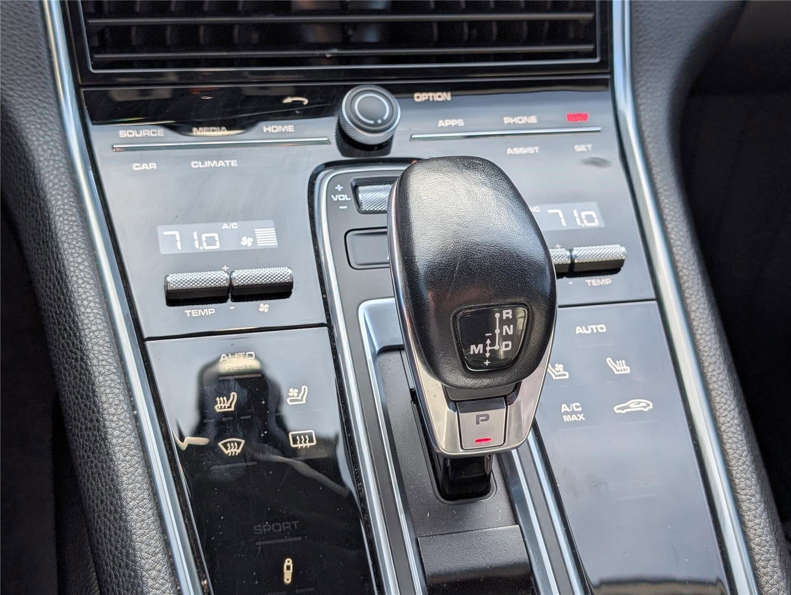 Used 2018 Porsche Panamera 4S image 27