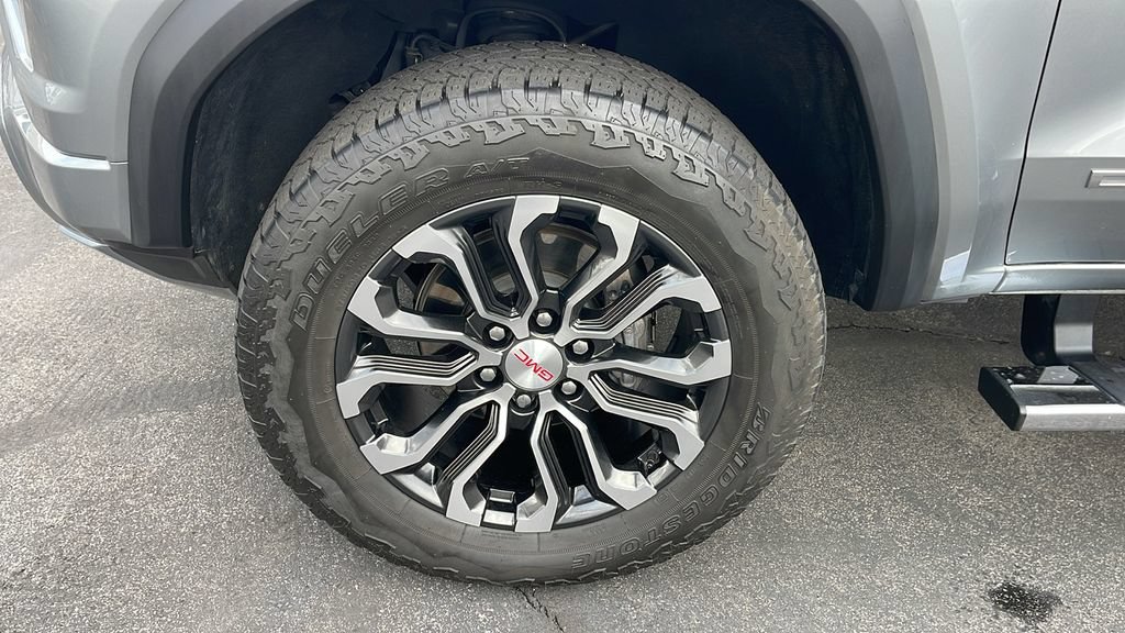 Used 2024 GMC Canyon Denali image 9