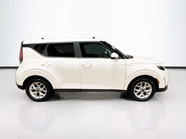 Used 2023 Kia Soul LX w/ LX Technology Package image 8