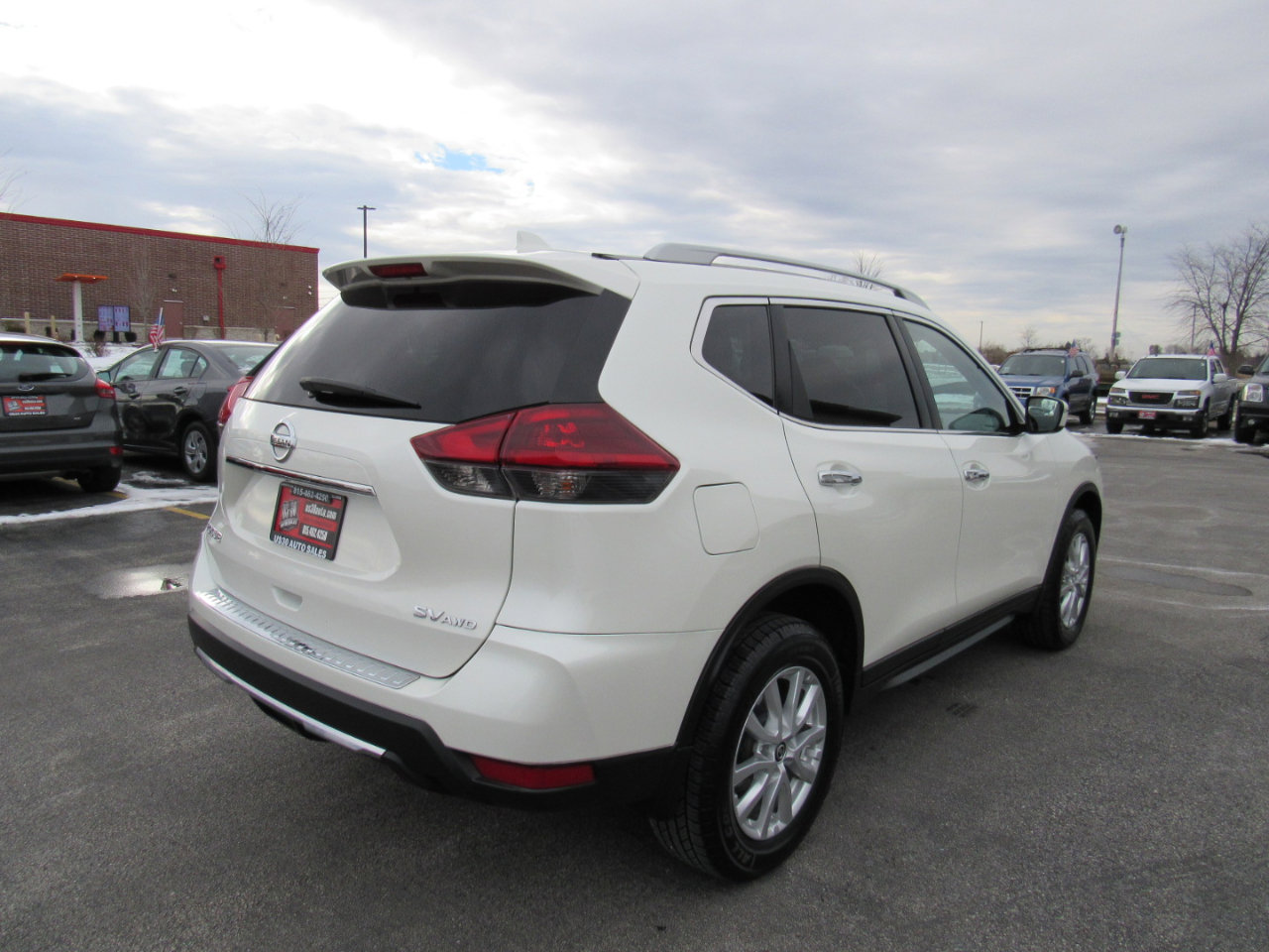 Used 2018 Nissan Rogue SV image 6