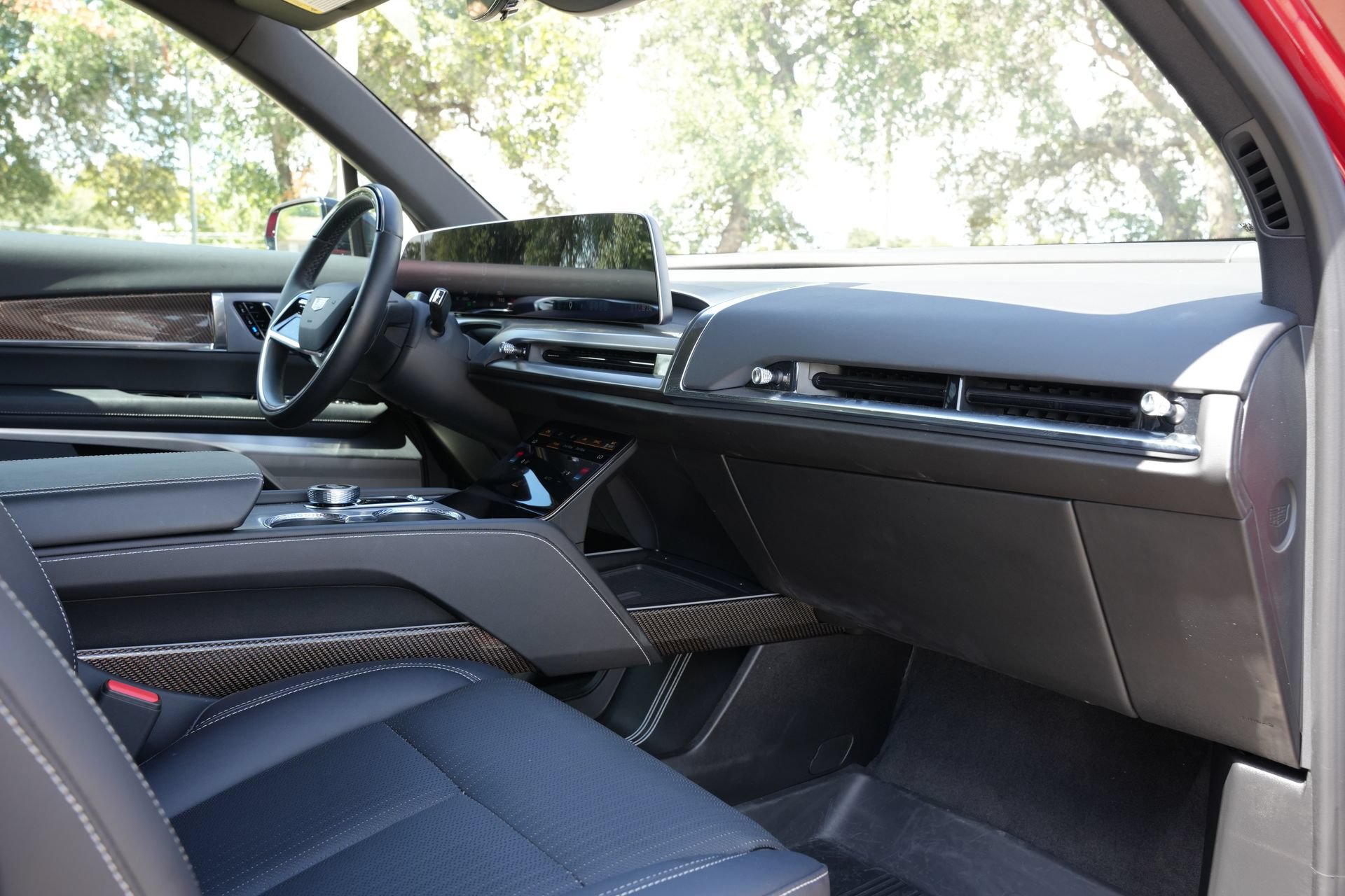 Certified 2026 Cadillac Vistiq Sport w/ LPO, Floor Liner Package AWD/4WD image 25