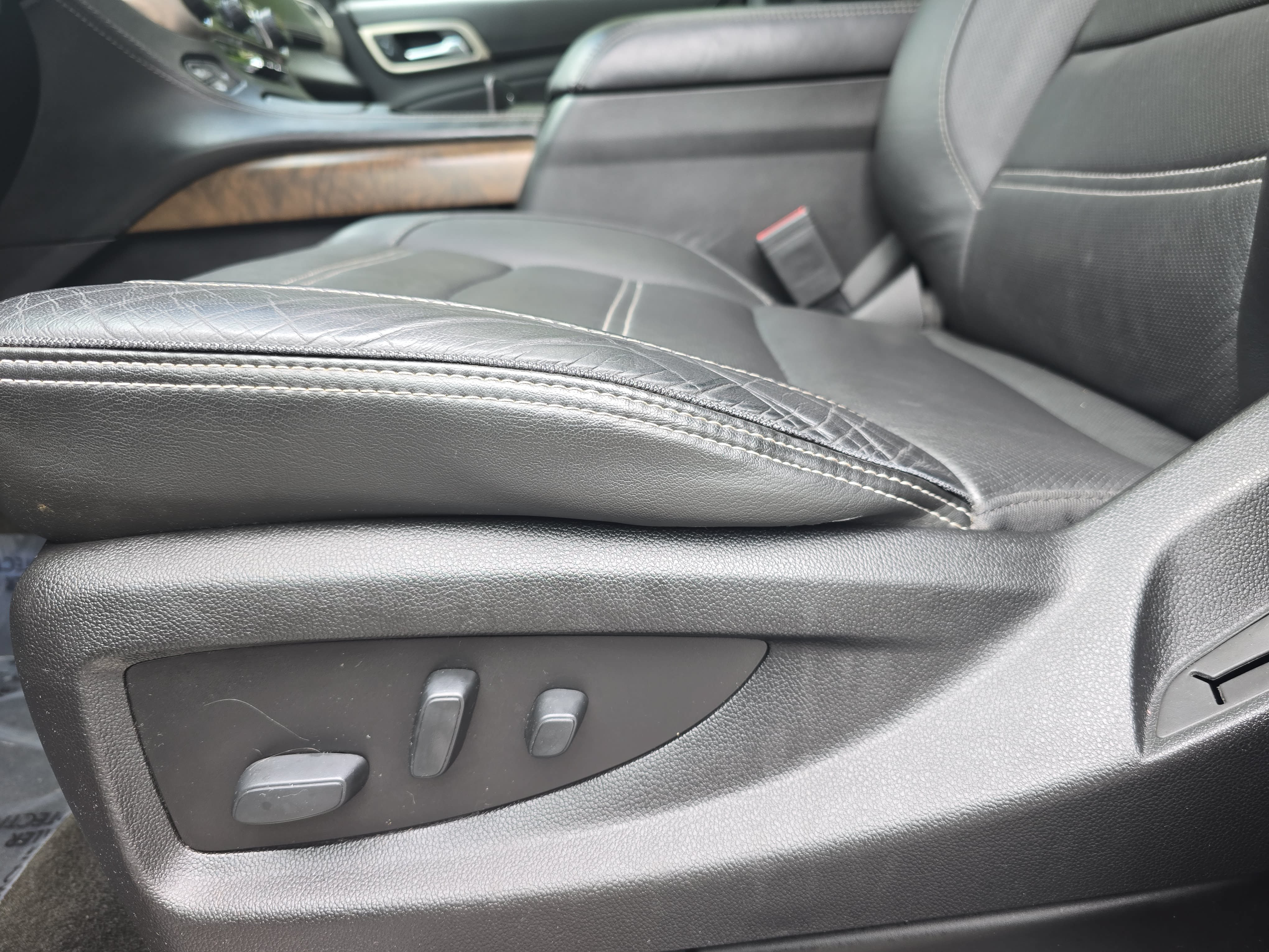 Used 2018 GMC Yukon Denali w/ Open Road Package AWD/4WD image 25