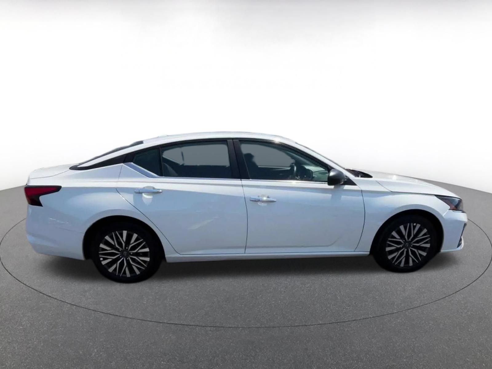 Used 2025 Nissan Altima 2.5 SV FWD image 15