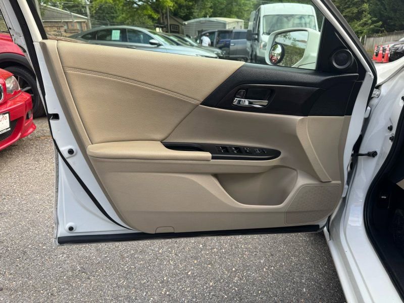Used 2013 Honda Accord EX image 16