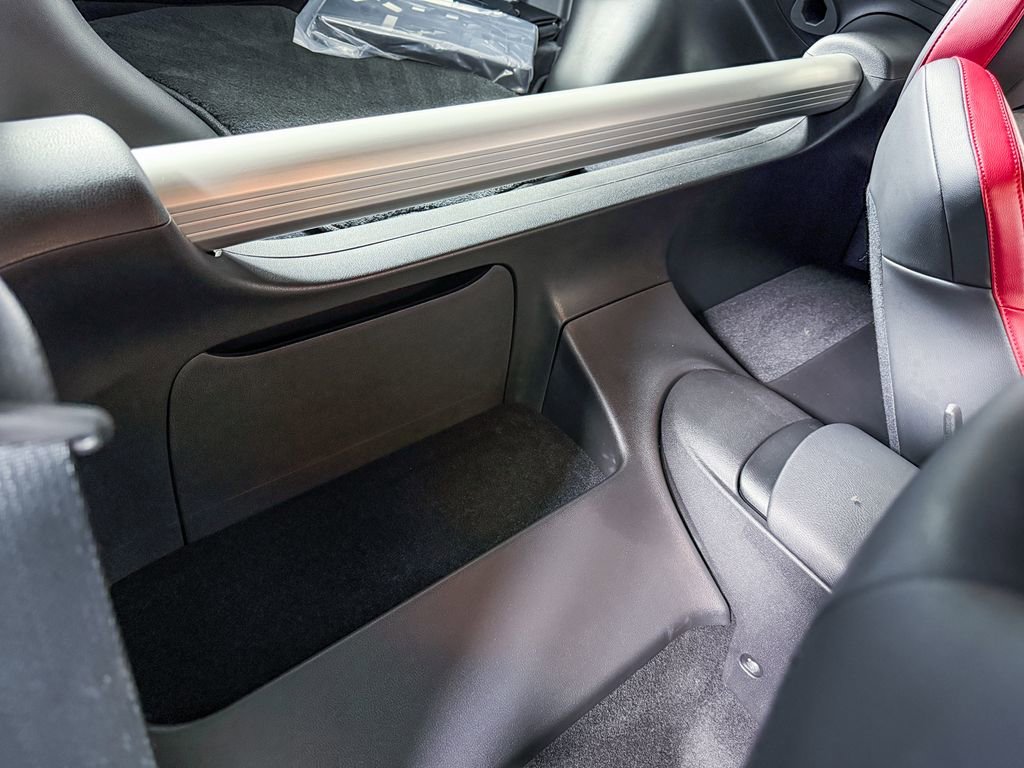 Certified 2024 Nissan Z Performance w/ Floor Mat Package image 33