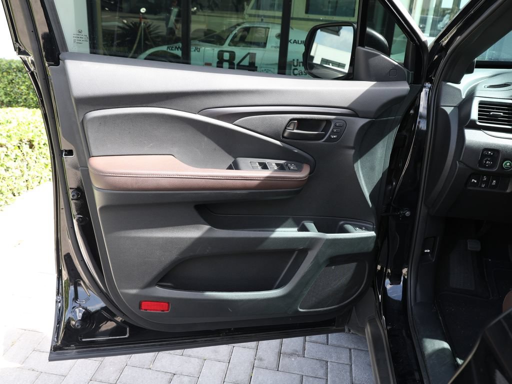Used 2025 Honda Passport EX-L image 11
