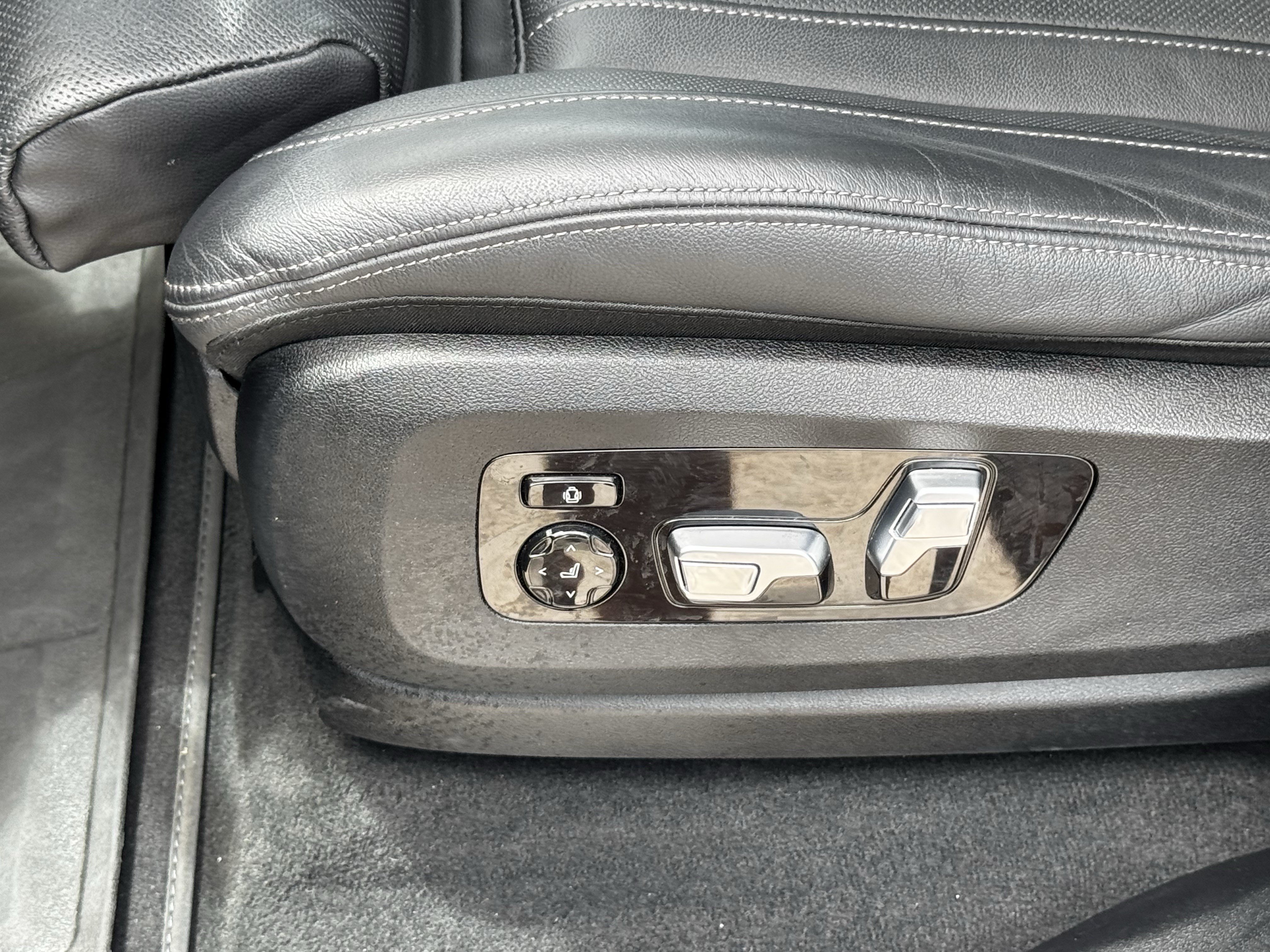 Used 2022 BMW X7 xDrive40i w/ Premium Package AWD/4WD image 29