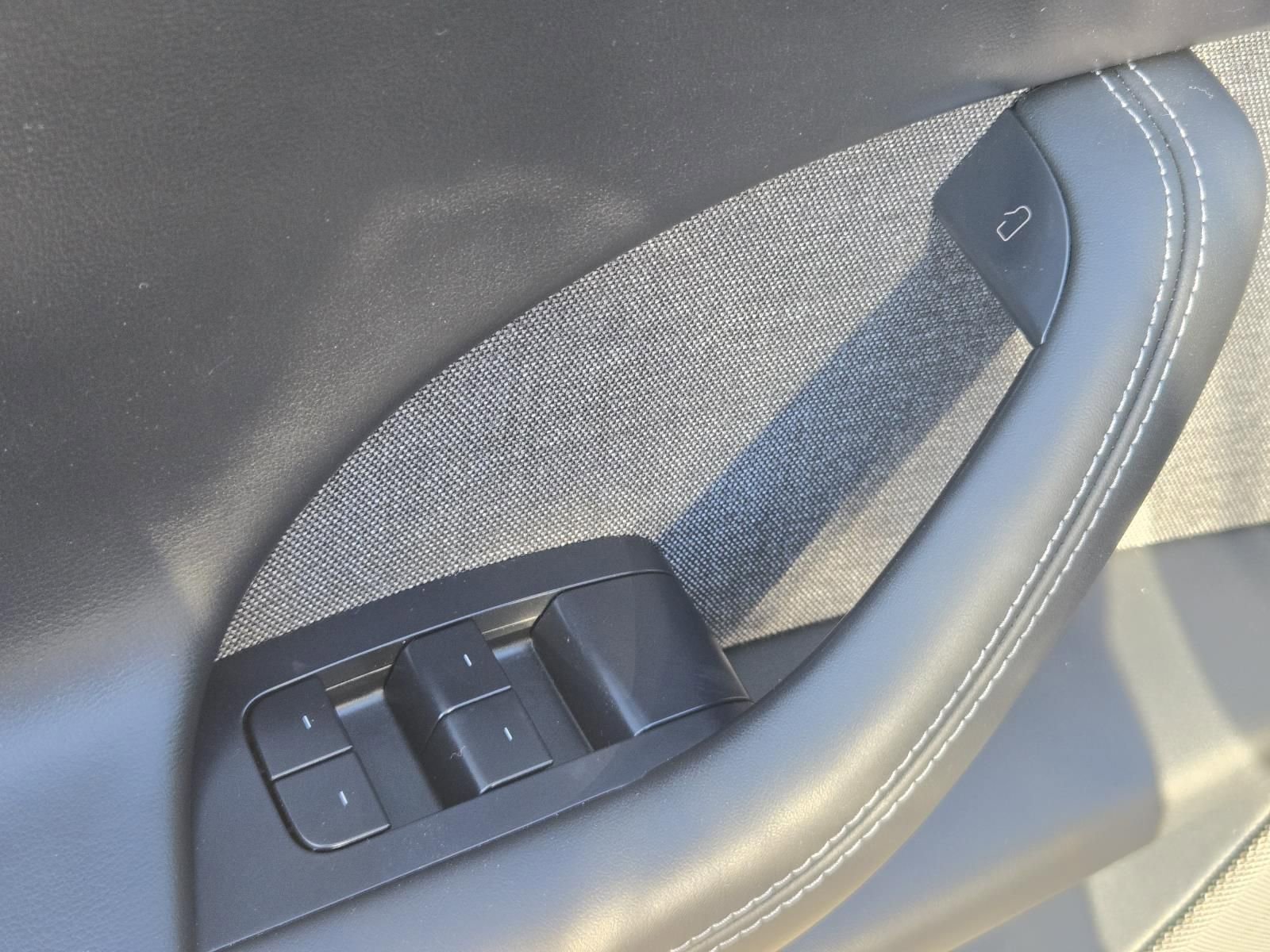 Used 2022 Tesla Model X Plaid image 17