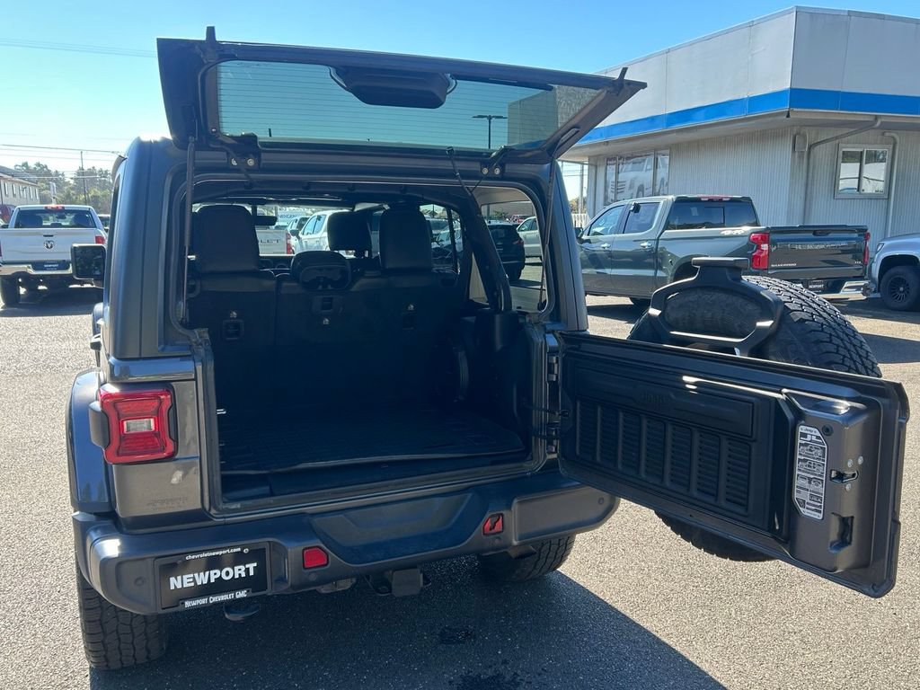 Used 2019 Jeep Wrangler Unlimited Sahara AWD/4WD image 38