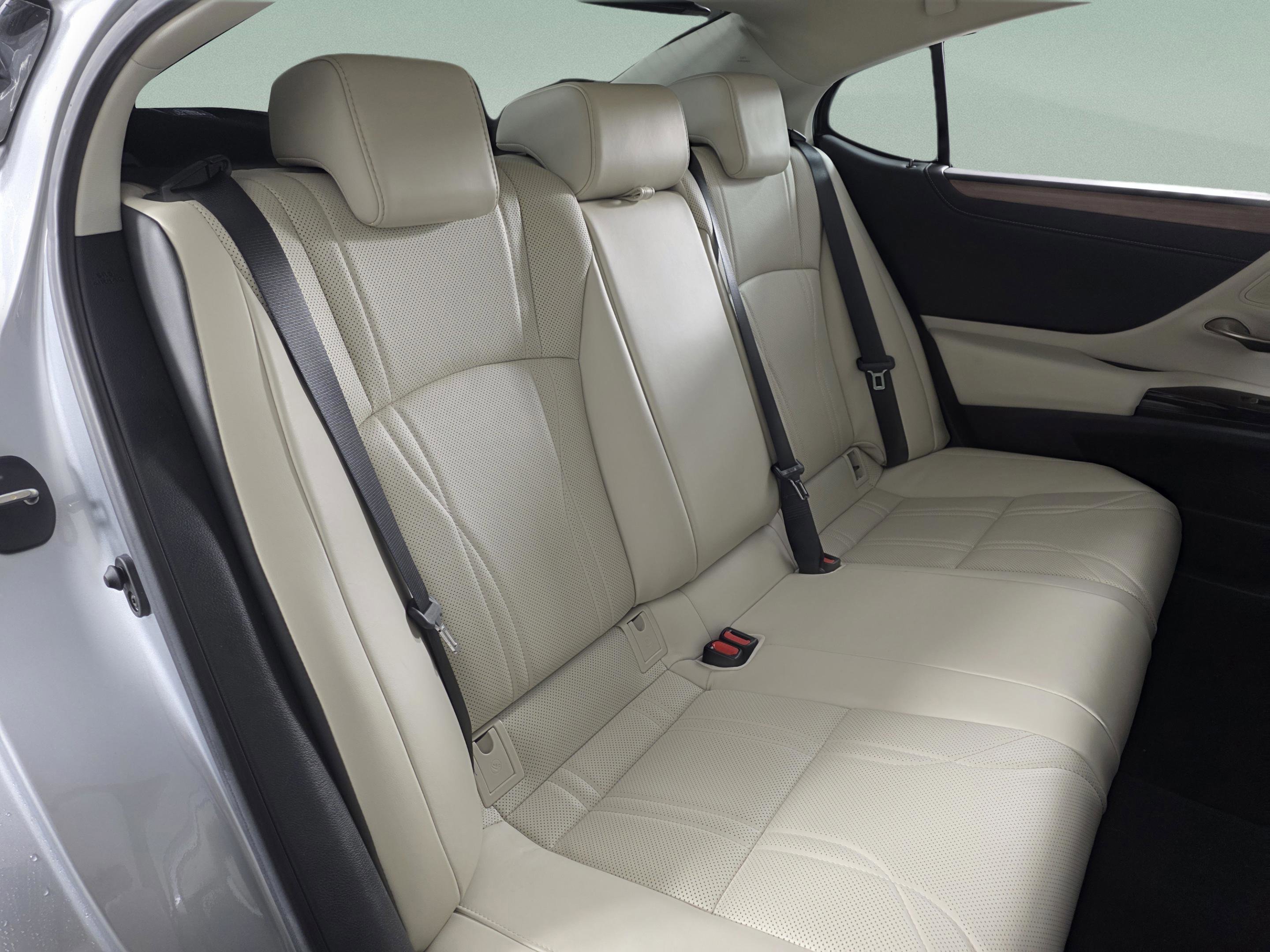 Certified 2025 Lexus ES 300h w/ Technology Package image 24