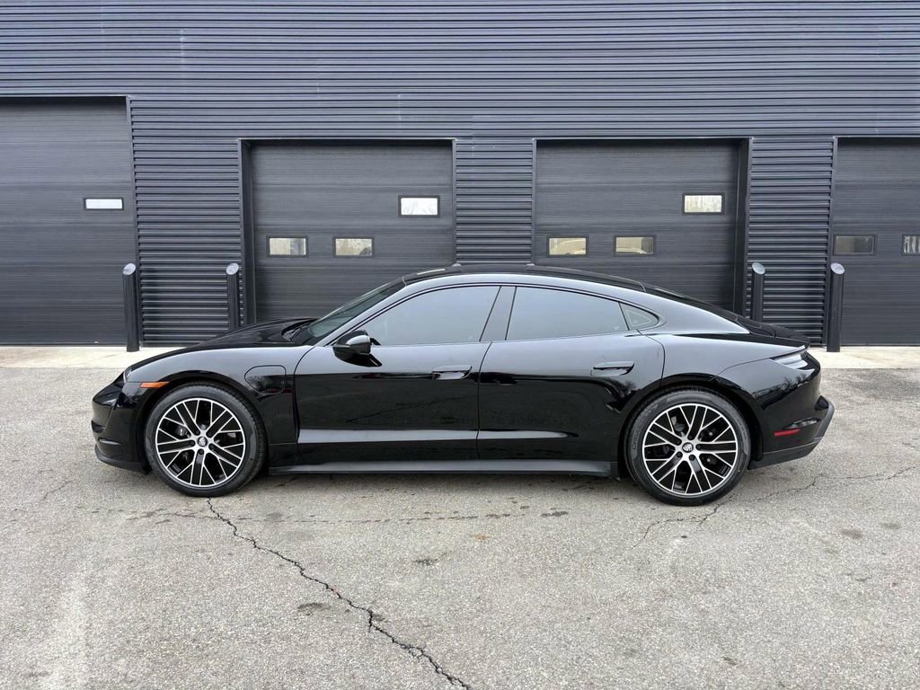 Used 2022 Porsche Taycan image 2